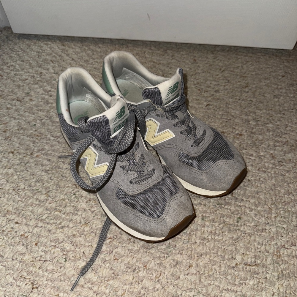 Women’s New Balances